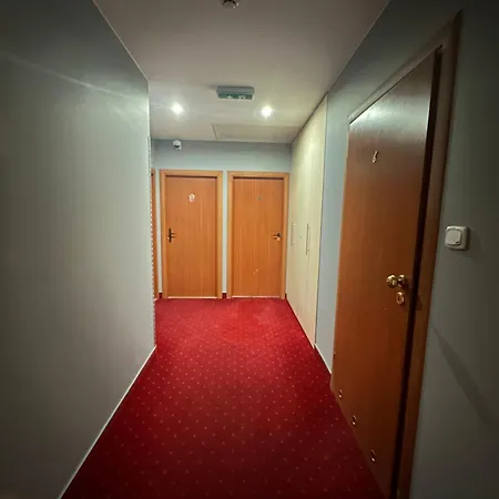 شقة فندقية Airport Nowy Dwór Mazowiecki