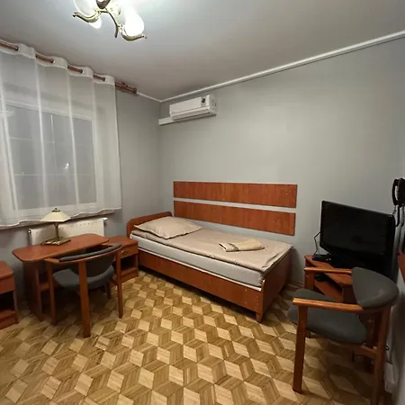 Airport Aparthotel 3*